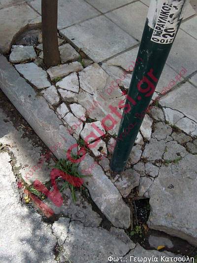 Ταμπέλα στο Γαλάτσι που πρέπει να καθαριστεί